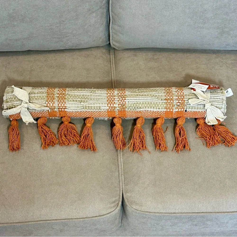 ✨NWT✨RUG 2 ft x 3 ft Orange White Tan Plaid w/ Tassels Eco-friendly